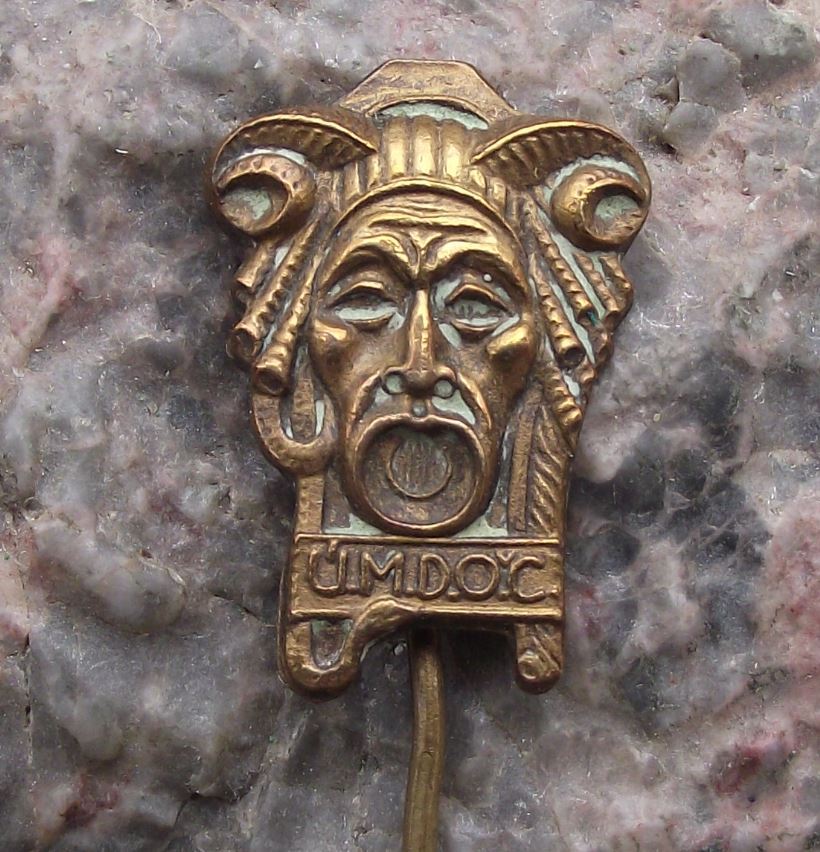 Antique UMDOC Czech Amateur Theater Group Prague Theatre Souvenier Pin Badge - Badgecrazy