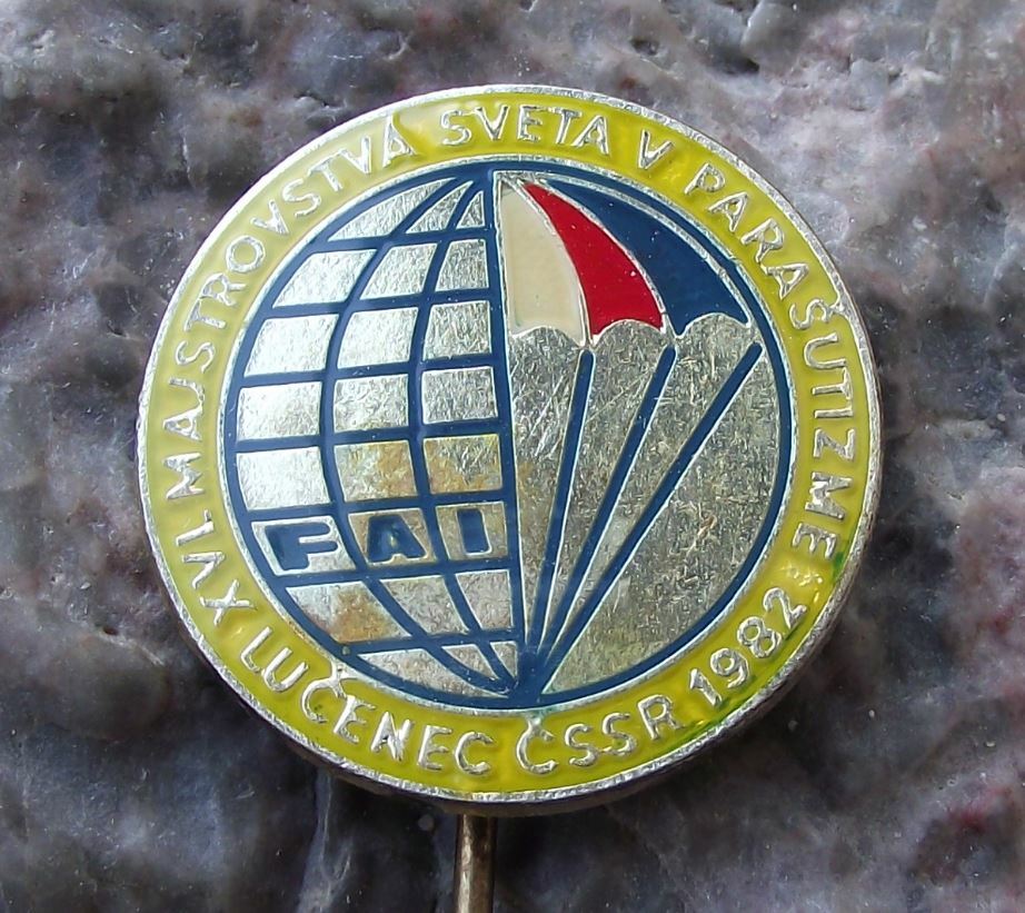 1982 Parachute 16th World Championships Czechoslovakia Skydiving Pin Badge - Badgecrazy