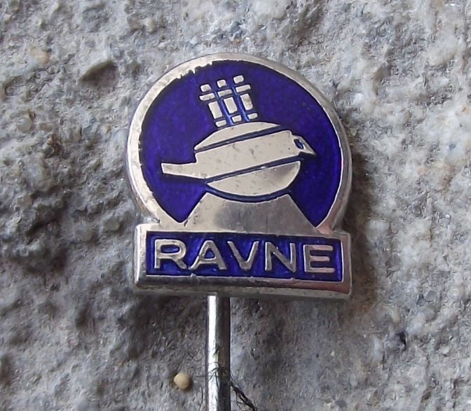 Antique Metal Ravne Steel Foundry Forging Company Advertising Forge Pin Badge - Badgecrazy