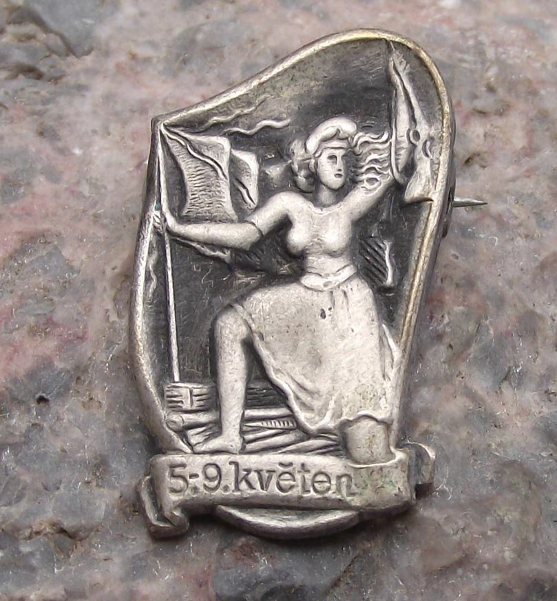 Antique Prague Uprising Czech Woman Waving Flag 5th 9th May 1945 Pin Badge - Badgecrazy