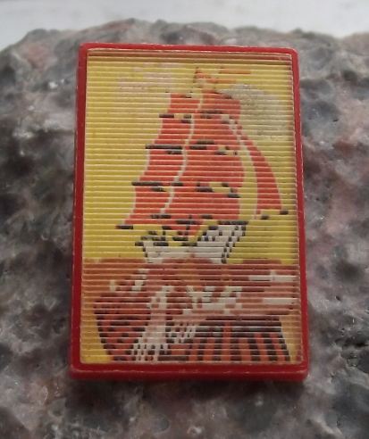 Red Sailed Clipper Sailing Ship & Lady 3D Flicker Wiggle Lenticular Pin Badge - Badgecrazy