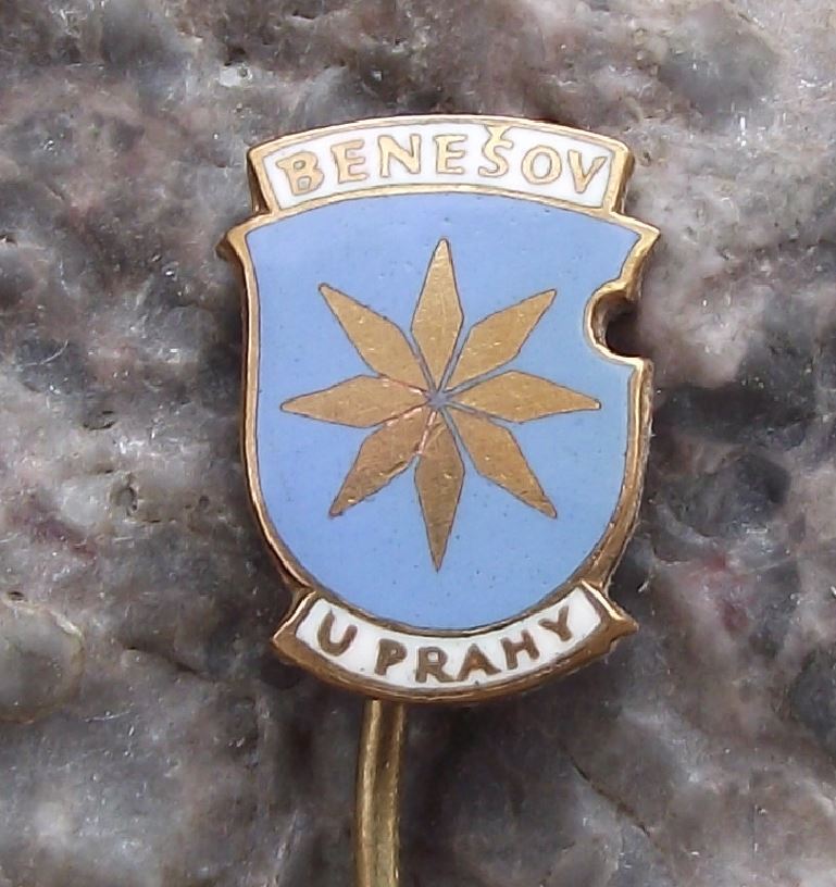 Antique Benesov u Prahy Czech Coat of Arms Heraldic Crest Souvenier Pin Badge - Badgecrazy