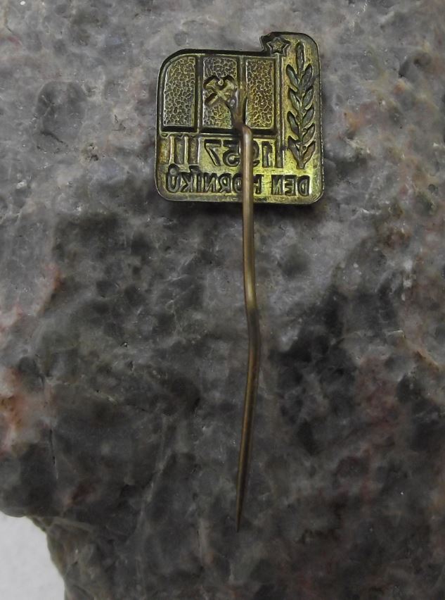 1957 National Czech Mining Miners Day Den Horniku Coal Mine Flag Pin Badge - Badgecrazy