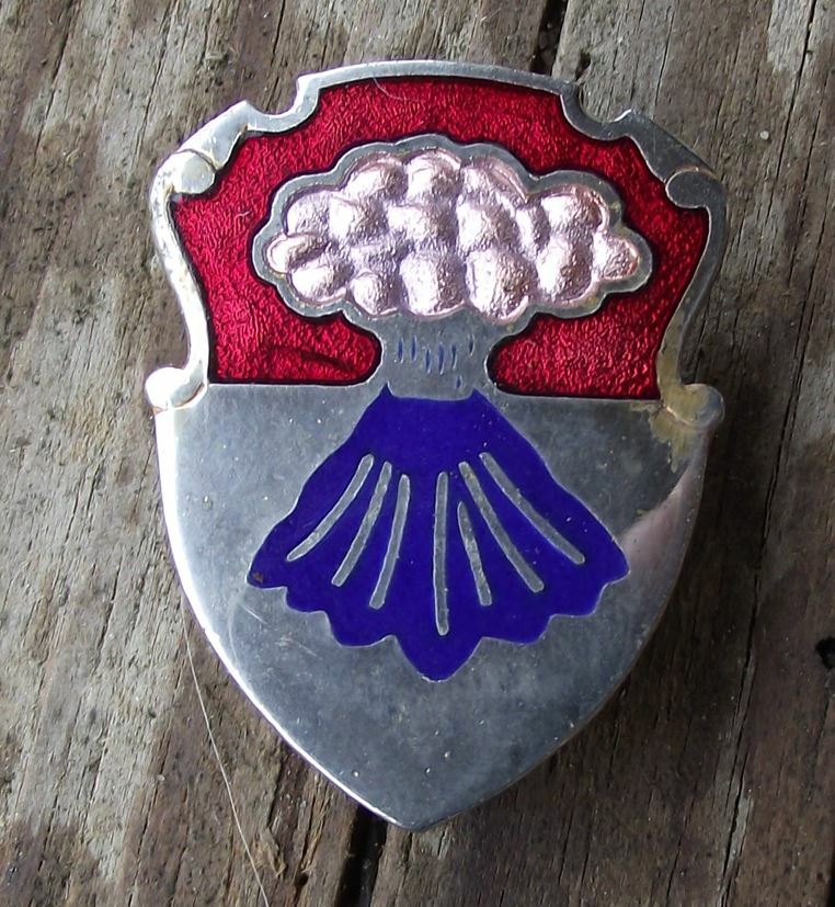 Vintage US Army 67th Armor Armour Tank Regiment Crest Volcano Pin Badge - Badgecrazy