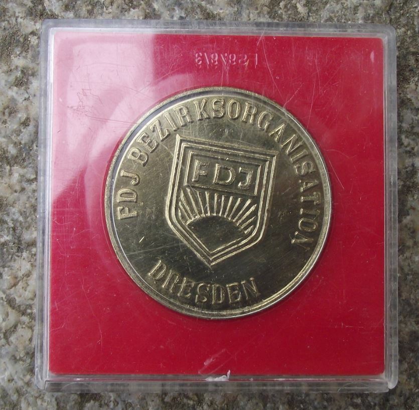 1986 FDJ Freie Deutsche DDR Germany Youth 40th Anniversary Dresden Medallion - Badgecrazy