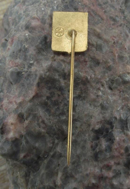 Kynzvart Schloss Konigswart Cheb Castle Heraldic Crest Coat of Arms Pin Badge - Badgecrazy