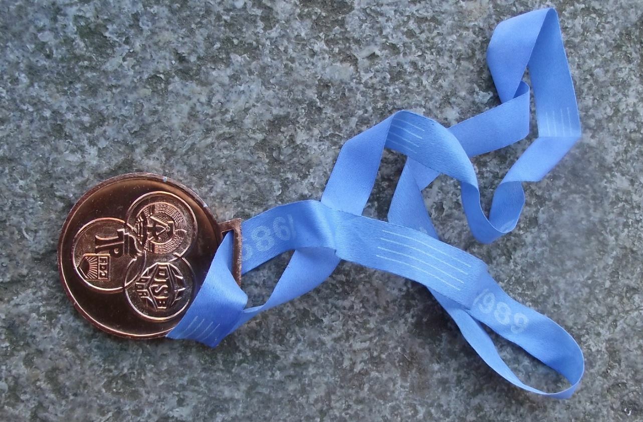 1989 FDJ DTSB Youth Pioneer East Germany Festival Event Bronze Medal Pin Badge - Badgecrazy