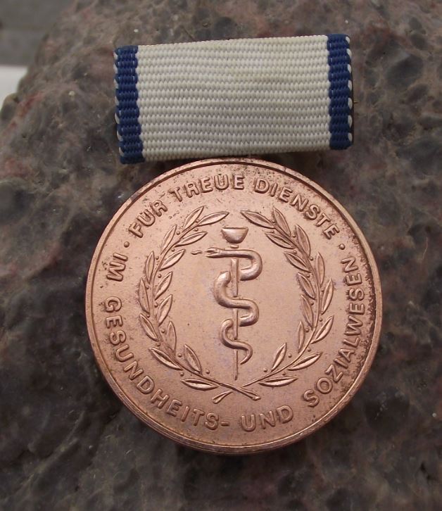 Medical Snake For Faithful Service Fur Treue Dienste DDR GDR Health Award Medal - Badgecrazy