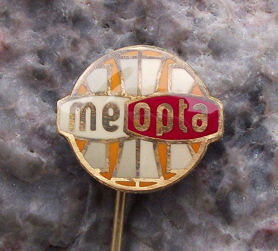 Meopta Camera Lens Photography & View Master Company Art Design Pin Badge - Badgecrazy