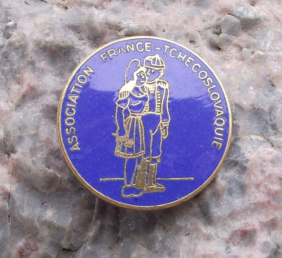 Vintage France French Czechoslovakia Czech Association Kissing Student Pin Badge - Badgecrazy