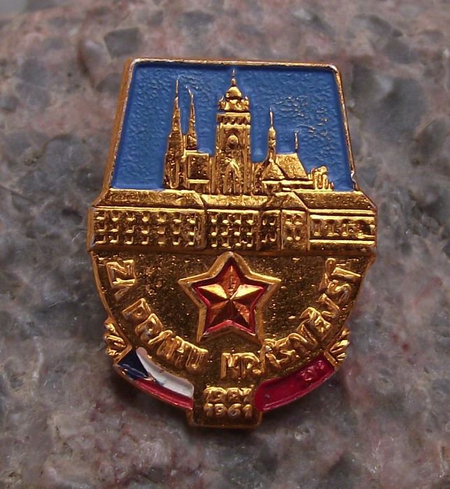 1961 Beautiful Prague 40th Anniversary St Vitus Cathedral Crest Shield Pin Badge - Badgecrazy
