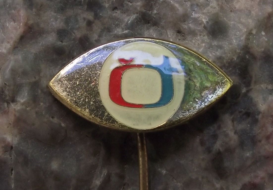 Ceska Televize CST Czechoslovakia Television Audience Response Trials Pin Badge - Badgecrazy