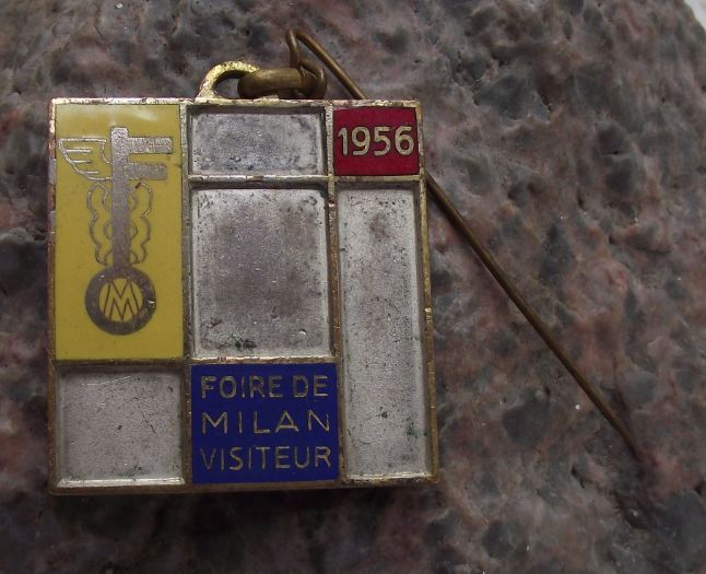 1956 Foire de Milan Milan Fair Expo Visiteur Metal Visitor Badge Number 17948 - Badgecrazy