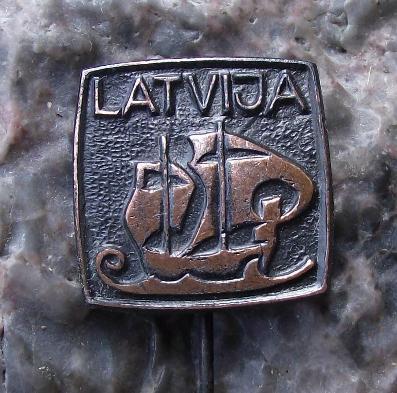 Antique Latvija Latvia Sailing Ship Boat Logo Motif Tourist Souvenier Pin Badge - Badgecrazy
