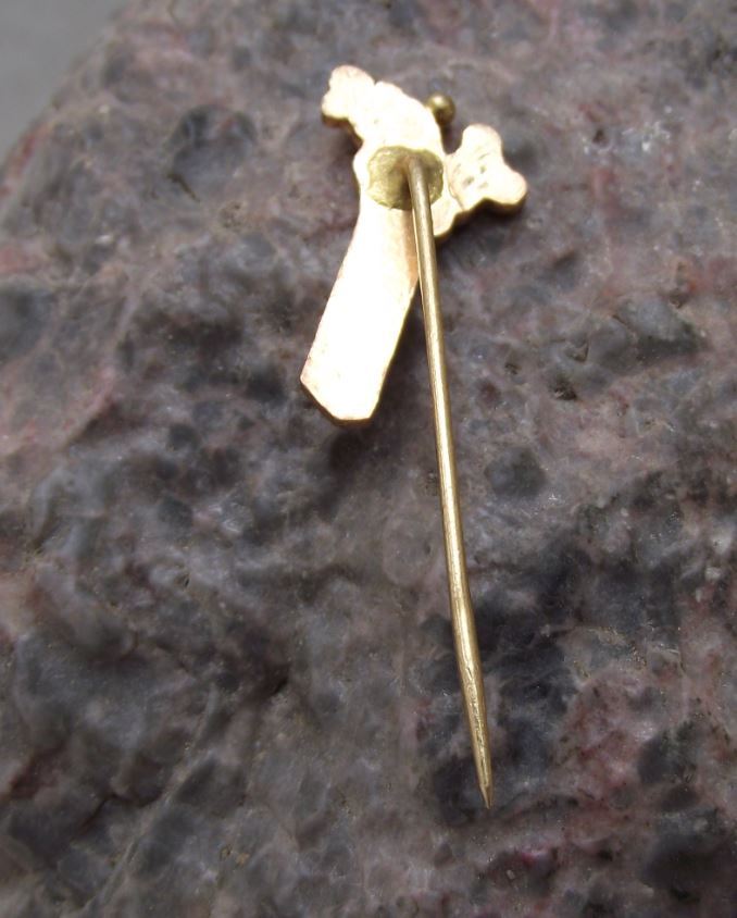 1976 Rare Disney Classic Pez Club of Croatia Goofy Dog Hound Pin Badge - Badgecrazy