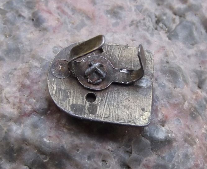 Antique Metal Clothes Shield Featuring Sheep Lamb Head Long Ears Clasp Brooch - Badgecrazy