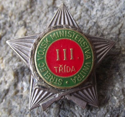 Marksman Sniper 3rd Class Army Soldier Crossed Rifle & Star Uniform Award Badge - Badgecrazy