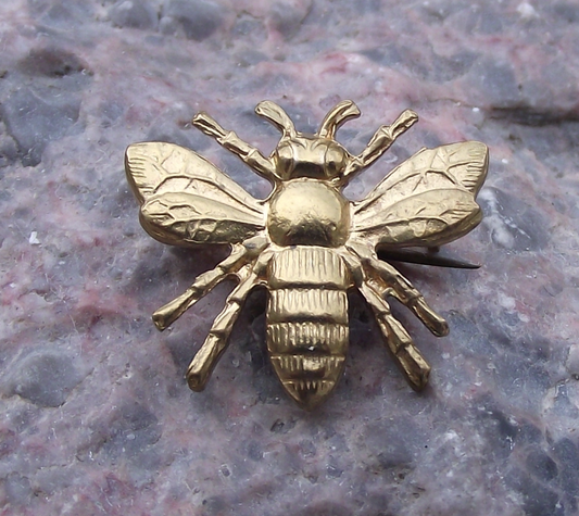 Vintage CSV Czech Honey Bee Keeping Association Golden Brooch Pin Badge