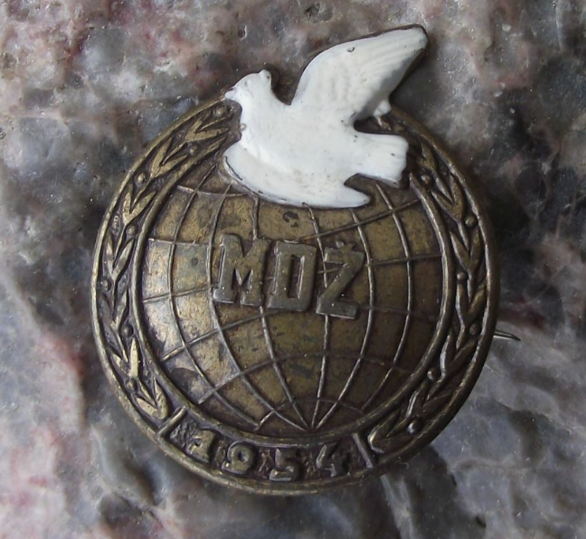 1954 International Women's Day MDZ White Dove World Peace Earth Pin Badge