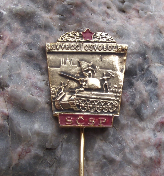 1960 SCSP Czechoslovakia Soviet T34 Tank Liberation Pin Badge