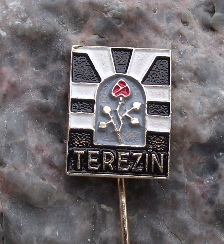 Vintage Terezin Nazi Concentration Camp Gates Liberation Red Rose Pin Badge