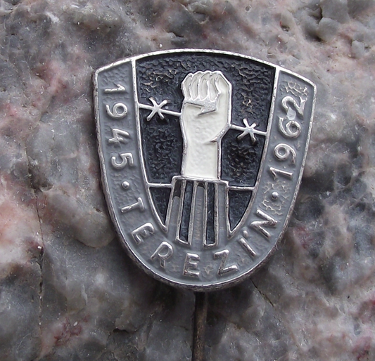 1962 Terezin Nazi Concentration Camp Clenched  Fist Freedom Pin Badge