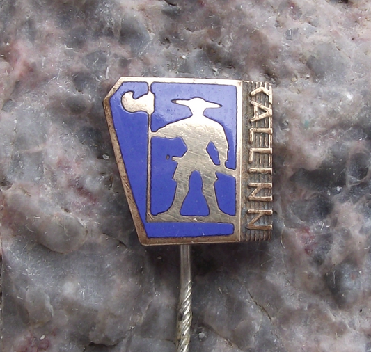 Vintage Vana Tallinn Estonia Toomas Old Thomas City Guard Souvenier Pin Badge