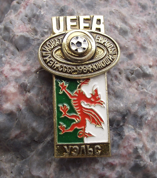 1984 UEFA European Football Championships Wales Welsh Team Soccer Pin Badge