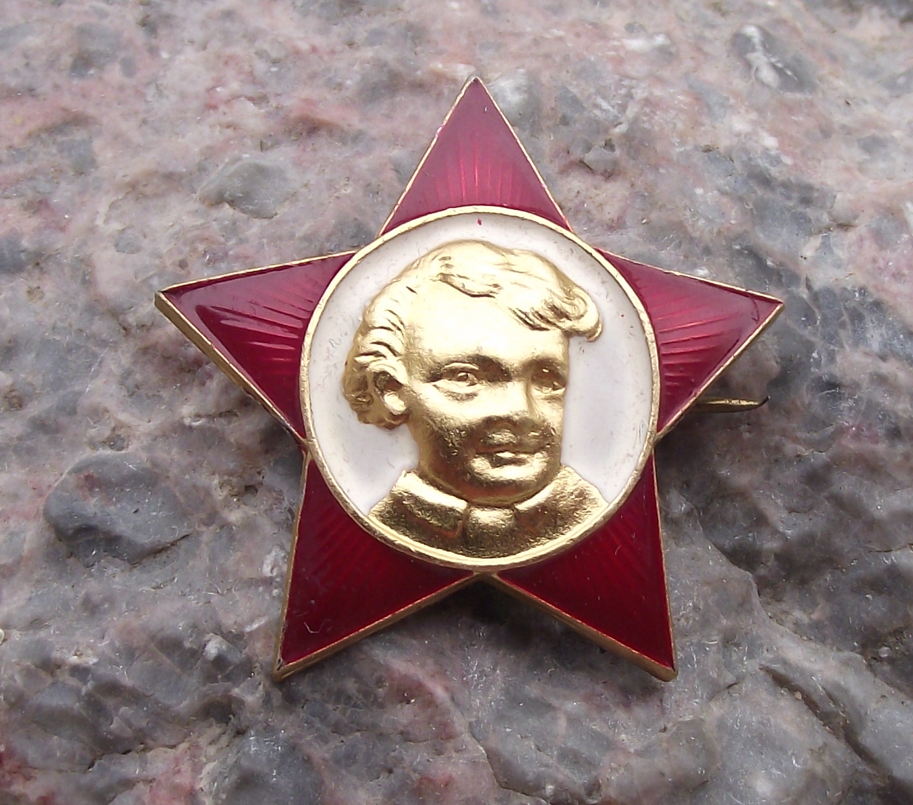 Vintage Little Octobrist Young Lenin Red Star Pioneer Youth Movement Pin Badge