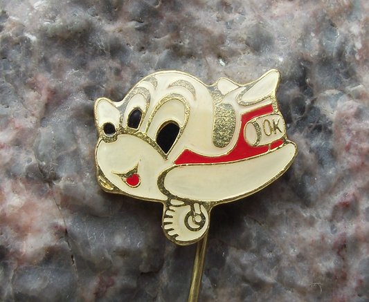Vintage CSA Czech Airlines Cartoon Style Aircraft Aviation Pin Badge
