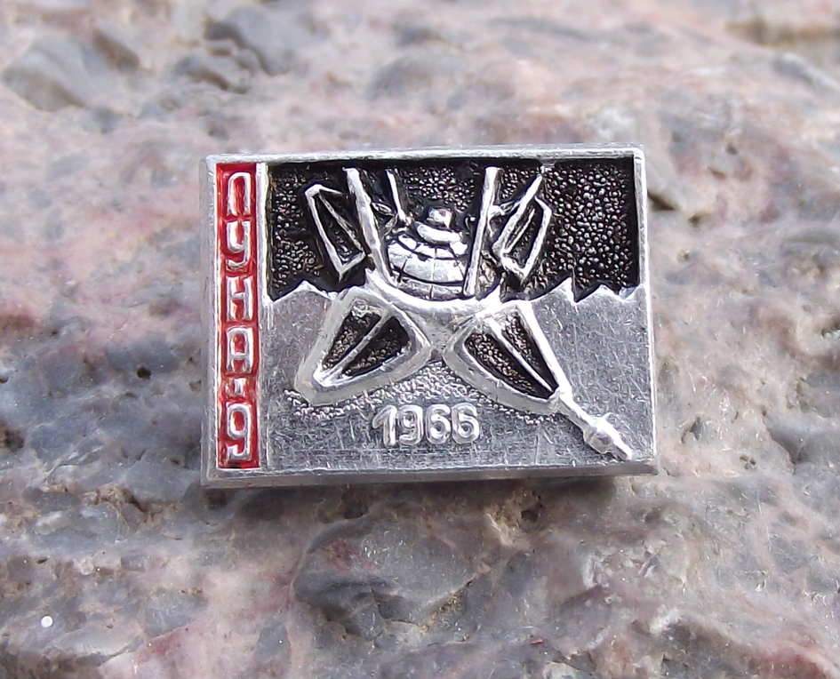 1966 Luna Lunik 9 Russia Historic Moon Mission Lunar Space Rocket Pin Badge