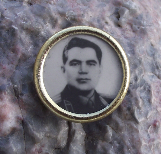 1962 Andriyan Nikolayev Vostok Space Pioneer Astronaut Photograph Pin Badge