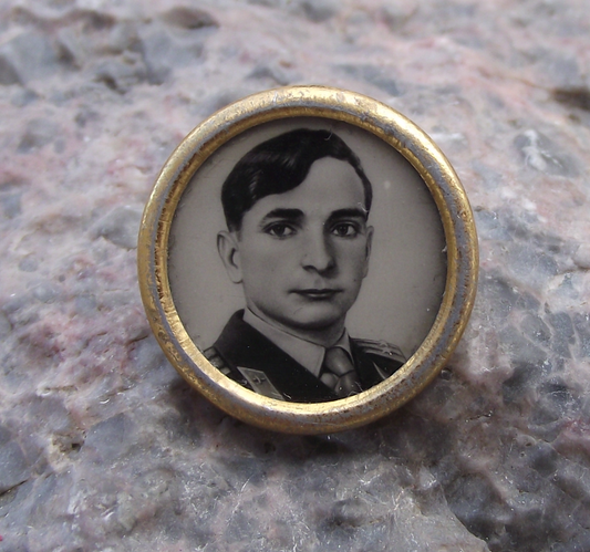 1963 Valery Bykovsky Vostok Space Pioneer Astronaut Photograph Pin Badge