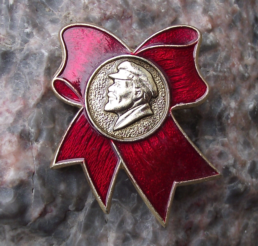 Vintage Vladimir Lenin Wearing Flat Cap Soviet Union Red Ribbon Bow Pin Badge