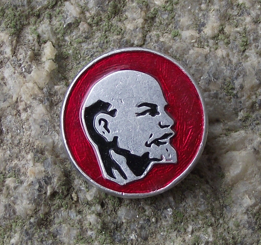 Vintage Lenin Head Red Soviet Union Russian Leader Communist Circle Pin Badge