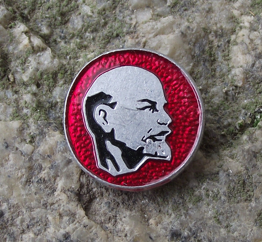 Vintage Lenin Head Red Soviet Union Russian Leader Communist Circle Pin Badge