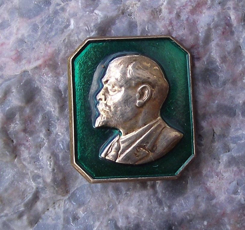 Vintage Early VI Lenin 3D Raised Relief Golden Head Enamel Square Pin Badge