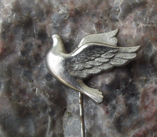 Vintage Flying Dove of Peace and Friendship Bird Pin Badge