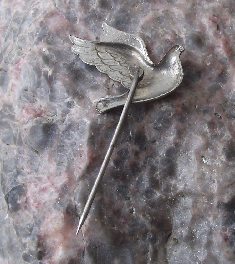 Vintage Flying Dove of Peace and Friendship Bird Pin Badge