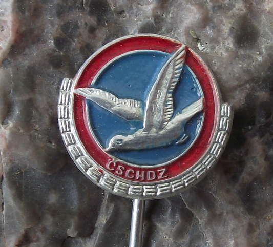 Vintage Czech Dove Pigeon Bird Breeders CSCHDZ Club Members Pin Badge