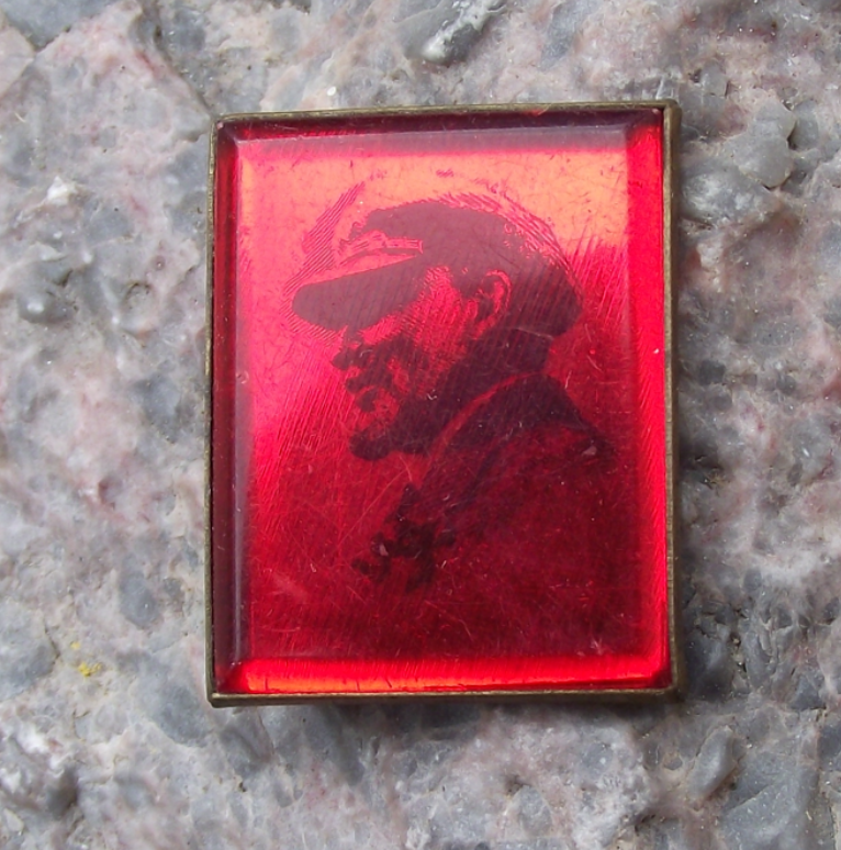 Vintage Vladimir Lenin Head Wokers Cap Red Plastic Faced Pin Badge