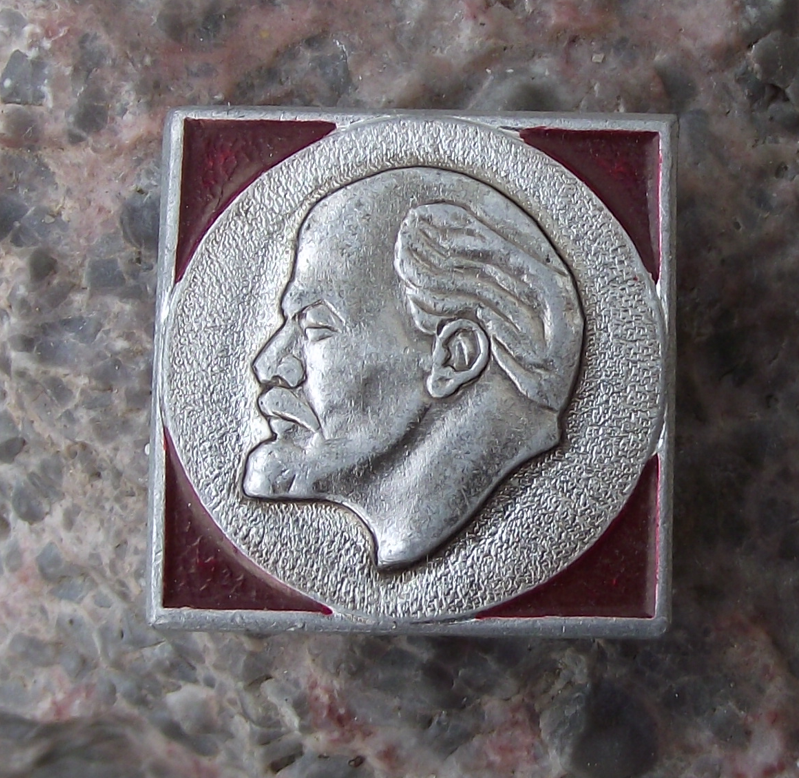 Vintage Vladimir Lenin Head Looking West Soviet Union Russia Pin Badge