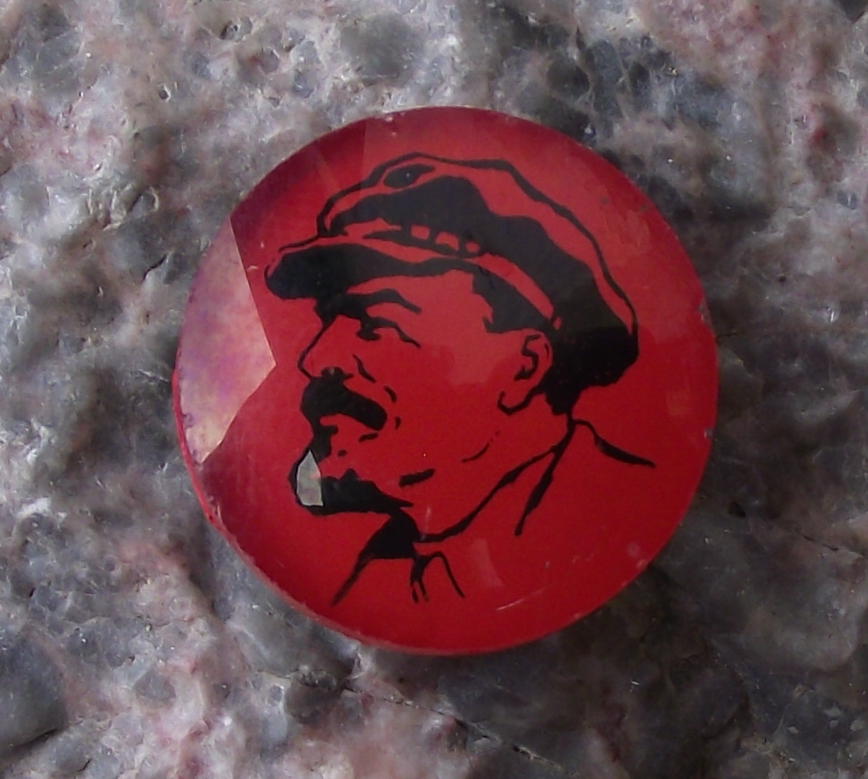 Vintage VI Lenin Soviet Leader Wearing Flat Cap Glass Pin Badge