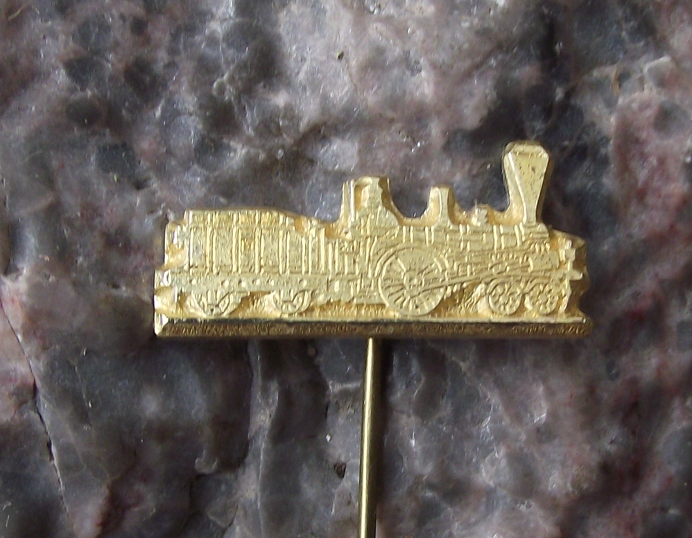 Vintage CSD Czech Railway Golden Steam Locomotive Train Pin Badge