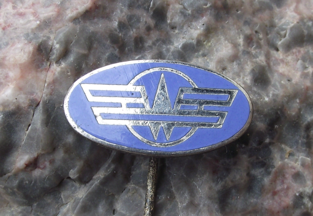 Vintage VEB Kraftfahrzeugwerk Ernst Grube Werdau DDR Trucks Pin Badge