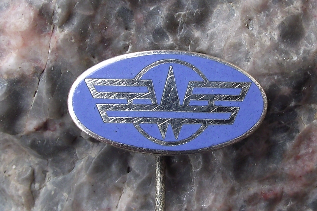 Vintage VEB Kraftfahrzeugwerk Ernst Grube Werdau DDR Trucks Pin Badge