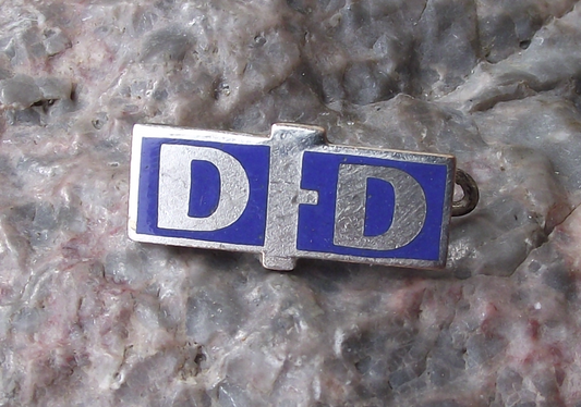 Vintage DFD Democratic Womens League of East Germany DDR Pin Badge