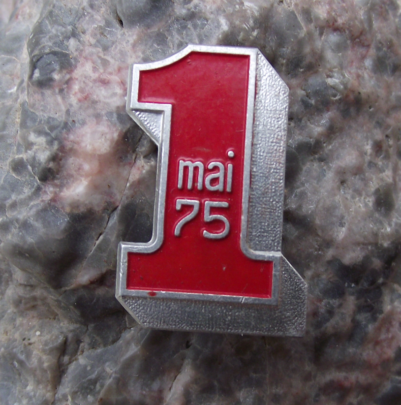 1975 Communist East Germany May Day 1st First Mai DDR GDR German Pin Badge