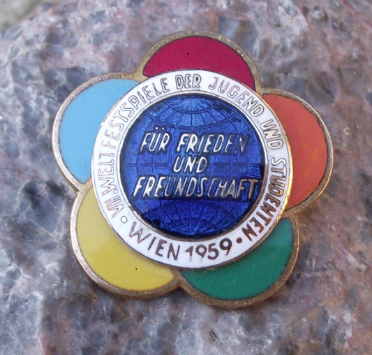 1959 WFDY World Youth Festival Vienna Austria Freedom Friendship Pin Badge