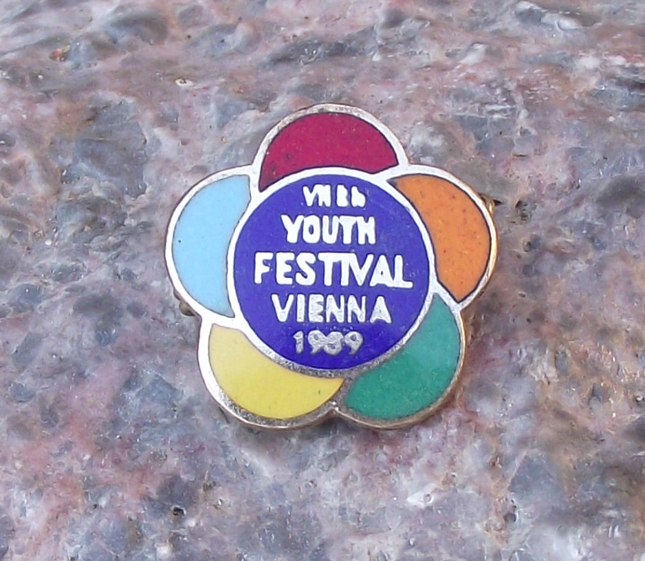 1959 WFDY 7th World Youth Festival Vienna Austria Flower Logo Pin Badge